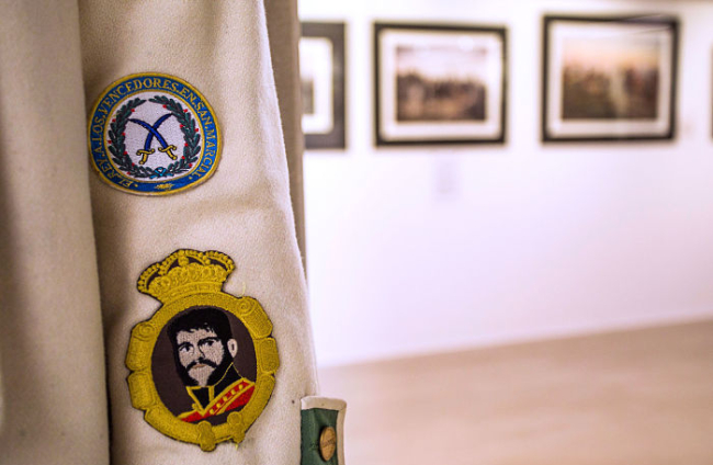 Exposición "Evolución de los uniformes  del Ejército y la Guardia Civil en los cuadros de Ferrer Dalmau" en la sala de exposiciones de CajaViva. TOMÁS ALONSO