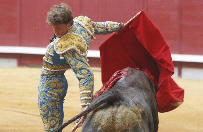 Manuel Escribano cortó un trofeo del segundo toro de la corrida (Corrida 28 junio)