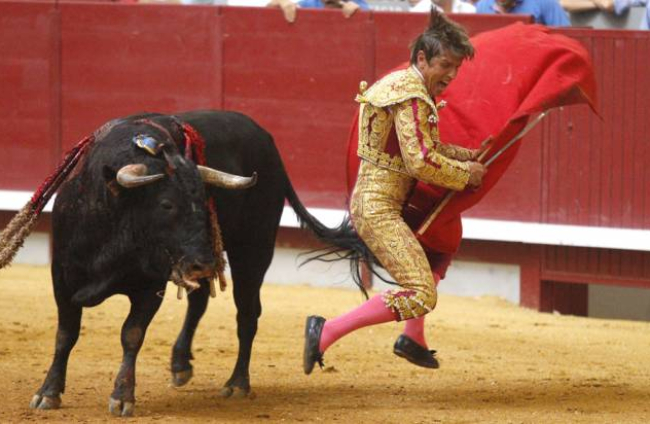 ‘Saltos de la Rana’ de Manuel Díaz ‘El Cordobés’ durante la lidia de su primero toro (Corrida 30 junio)