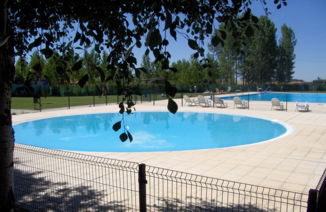 Imagen de las piscinas de Caleruega.