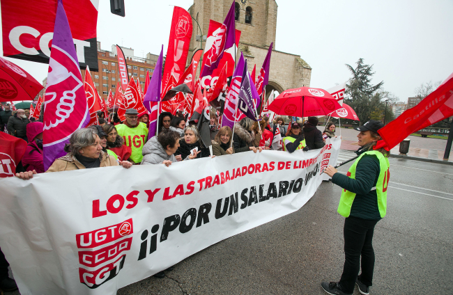 El sector de la limpieza en Burgos se manifiesta para reclamar mejoras salariales. TOMÁS ALONSO