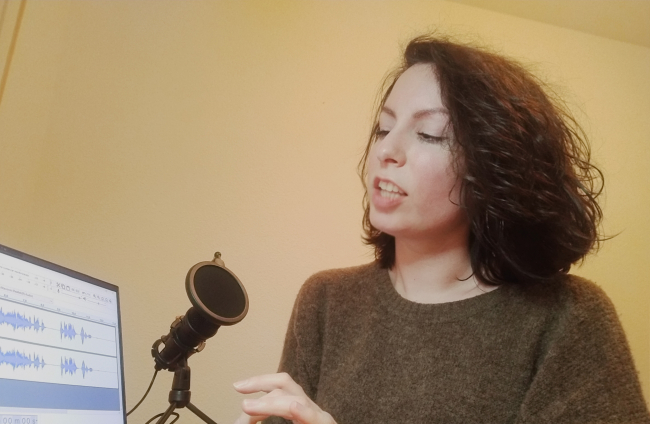 Nora Pulido es la voz del equipo de Minecrafteate. Pone audio a los vídeos en los que se desarrolla cada construcción.