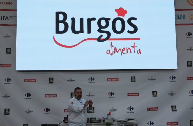 El Chef Antonio Arrabal, de La Jamada, subió al escenario de Alicante Gastronómica para mostrar el 'ADN de la cocina burgalesa'.