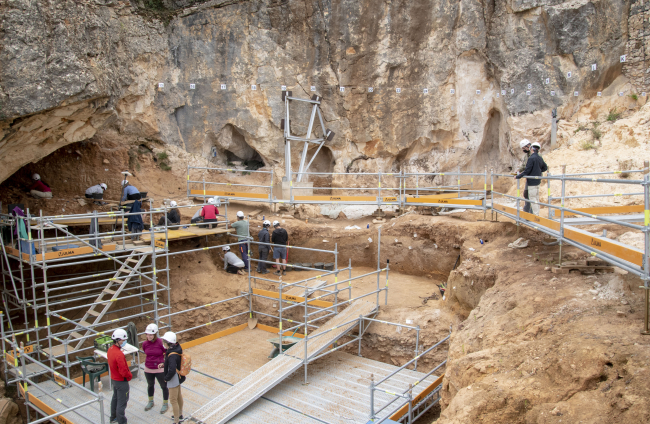 Cueva Fantasma. Será  la Catedral Neandertal de Atapuerca. Los trabajos arrancaron hace seis años con el hallazgo del un parietal. Se realizan estudios geocronológicos y de potencial, pero por su tamaño (90 por 25 metros. SUSANA SANTAMARÍA (FA)
