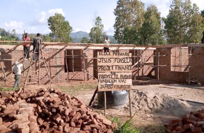 Las obras del orfanato del proyecto Rubare en la isla de Idwji del Congo.