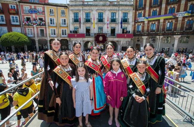 Los burgaleses se han echado a la calle estas fiestas para no perderse ningún detalle.