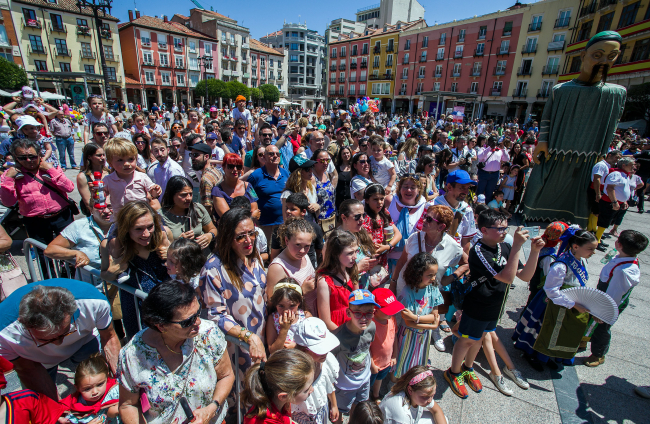Los burgaleses se han echado a la calle estas fiestas para no perderse ningún detalle.