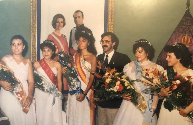 Reina y Damas en 1985 con el entonces alcalde Porfirio Abad