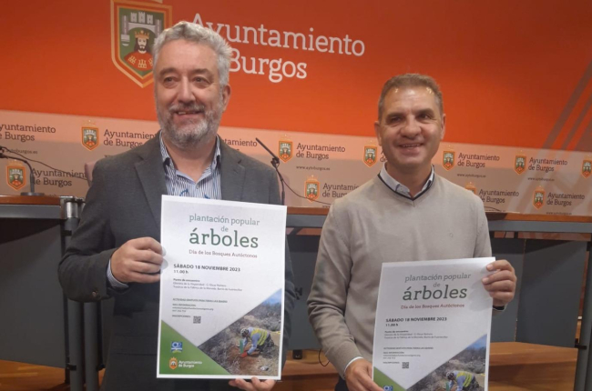 Carlos Niño, concejal de Medio Ambiente, y Roberto Lozano, de la Fundación Oxígeno, presentaron la actividad de voluntariado para este sábado, 18 de noviembre.