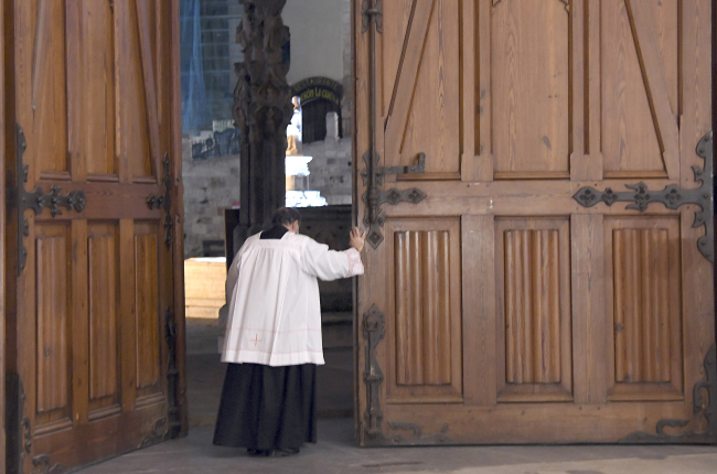 La Puerta de Santa María de la Catedral de Burgos acogía el año pasado el rito de la Puerta del Perdón. ICAL