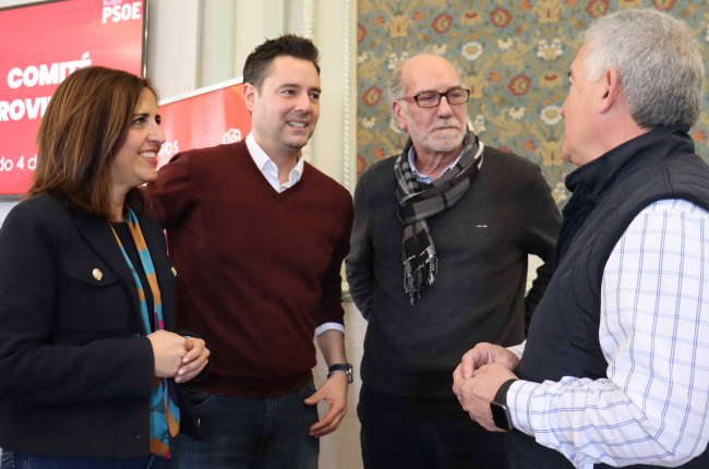 Los secretarios generales del PSOE de la provincia, Esther Peña; Burgos, Daniel de la Rosa; Miranda, Miguel Ángel Adrián; y Aranda, Ildefonso Sanz. ECB