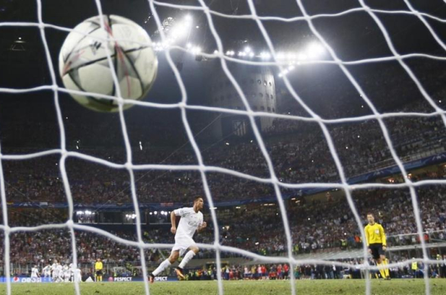 Cristiano Ronaldo, tras lograr el gol de penalti que le dio al Real Madrid la Champions en Milán.-Stefan Wermuth