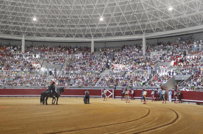 Imagen de un tendido del Coliseum en un festejo taurino. SANTI OTERO