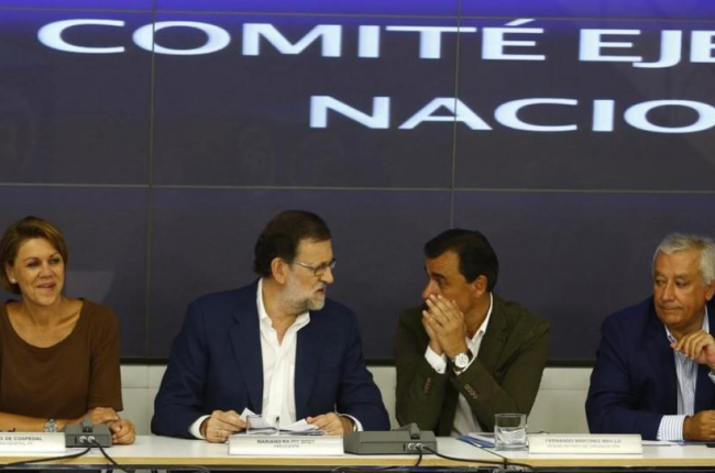 Mariano Rajoy y varios integrantes de la cúpula del PP en la reunión este miércoles del comité ejecutivo conservador.-AGUSTÍN CATALÁN