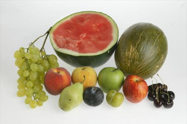 BODEGÓN SALUDABLE.  El melón y la sandía son de las mejores frutas para la piel.-