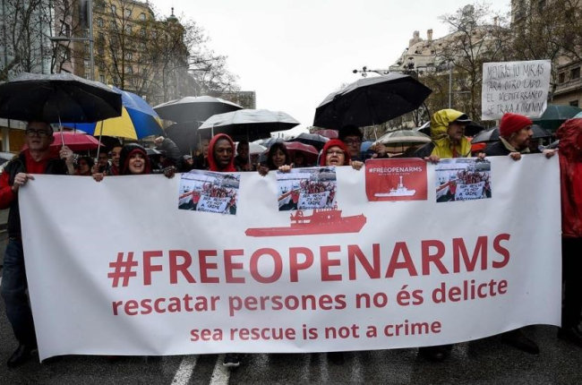 Manifestación a favor de Proactiva Open Arms en Barcelona.-AFP / JOSEP LAGO