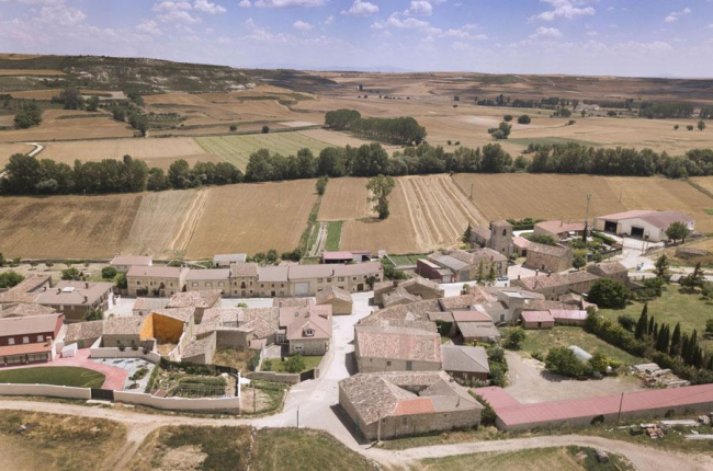 Vista aérea de la localidad burgalesa de Santa María Tajadura.-ISRAEL L. MURILLO