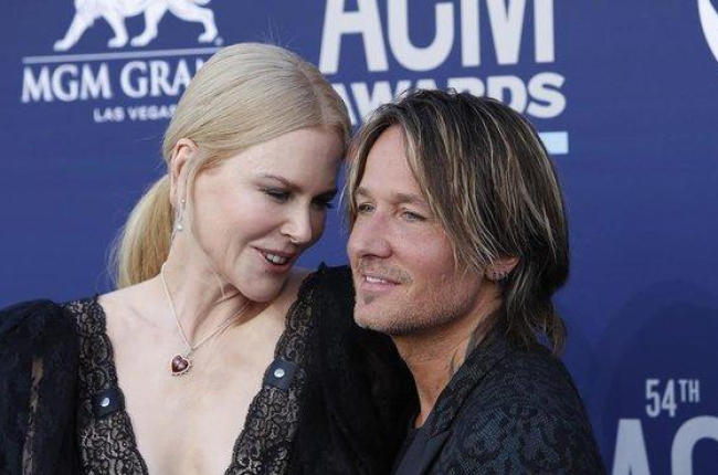 Keith Urban, junto a su mujer, la actriz Nicole Kidman, en un acto en Las Vegas en abril pasado.-EFE