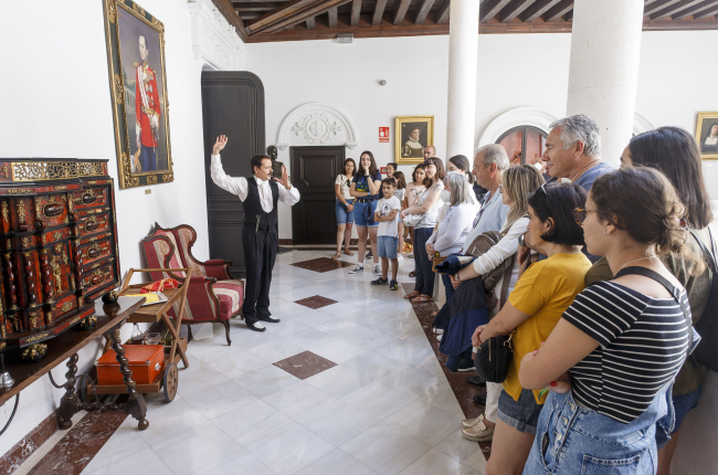 Imagen de la visita teatralizada al Palacio de Castilfalé. SANTI OTERO