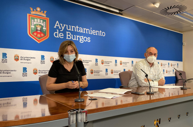 Sonia Rodríguez y Adolfo Díez, concejales de Servicios Sociales y Servicios del Ayuntamiento de Burgos, respectivamente. - EUROPA PRESS