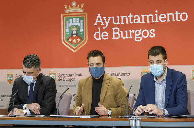 Vicente Marañón, Daniel de la Rosa y David Jurado durante la presentación del presupuesto de 2022. SANTI OTERO