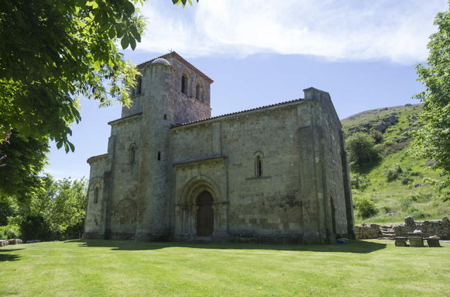 La ermita de Santa María del Valle data del siglo XII y está ubicada en un bello entorno natural. ECB