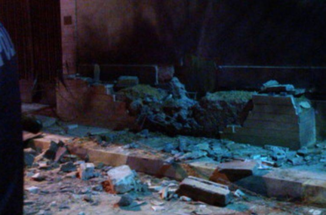 Un artefacto explosivo de mediana potencia ha estallado este martes, de madrugada, en la embajada de España en Trípoli.-Foto: EFE