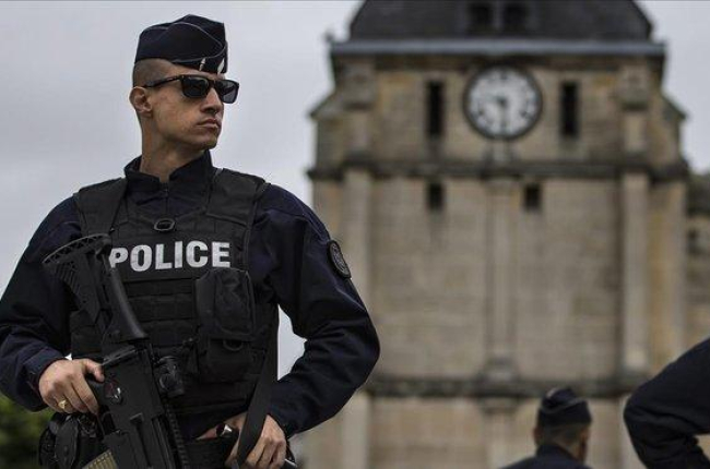 Controles en Francia tras un atentado islamista.-EFE / IAN LANGSDON