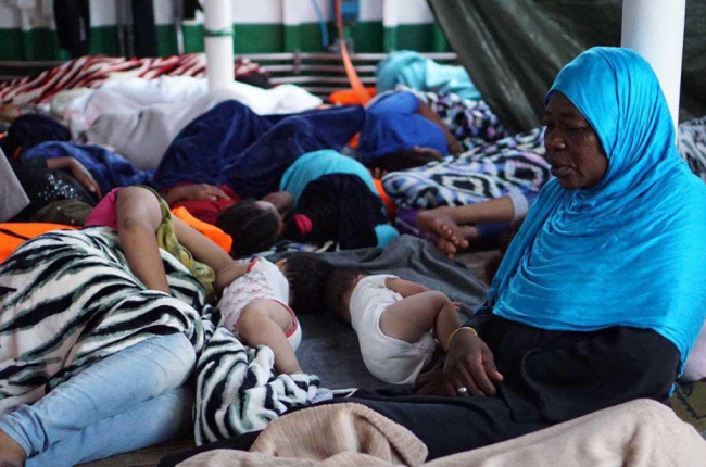 Inmigrantes rescatados por el ’Open Arms’ continúan a la espera de un puerto seguro.-TWITTER @OPENARMS_FUND