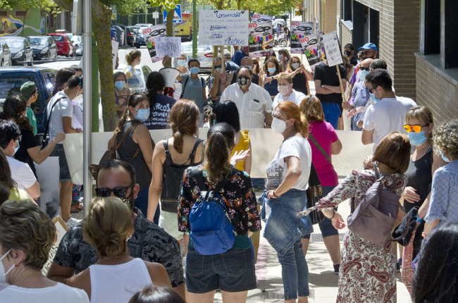 Imagen de una movilización frente a un centro de Aspanias. ECB