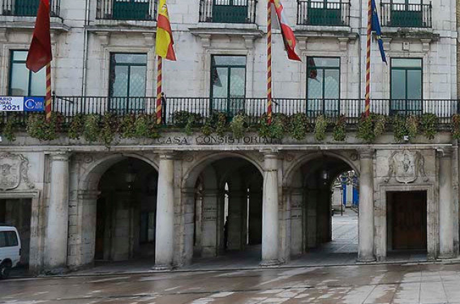 Vista de la fachada del Ayuntamiento de Burgos. ECB