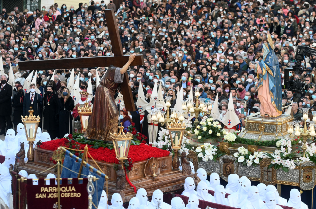 Imagen de la procesión del Encuentro. SANTI OTERO