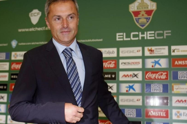 Fran Escribá, nuevo entrenador del Villarreal, durante su etapa como técnico del Elche.-EFE / MORELL