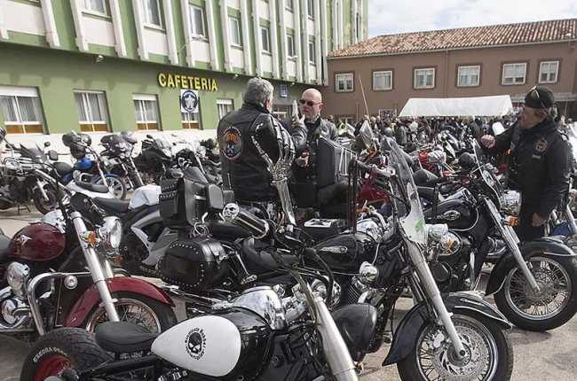 Un grupo de motos aparcadas durante una concentración.-R. OCHOA