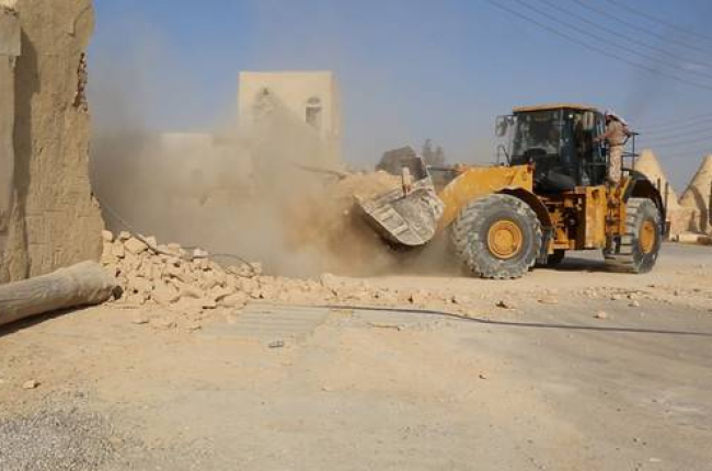 Una excavadora destruye el monasterio de Mar Elian, en Siria.-AP