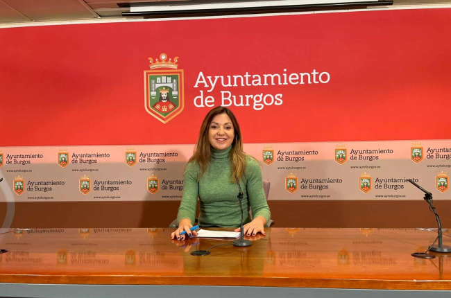 Carolina Blasco en rueda de prensa en el Ayuntamiento de Burgos.