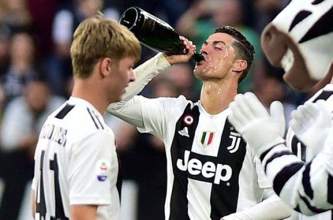 Cristiano Ronaldo celebra su primer scudetto.-