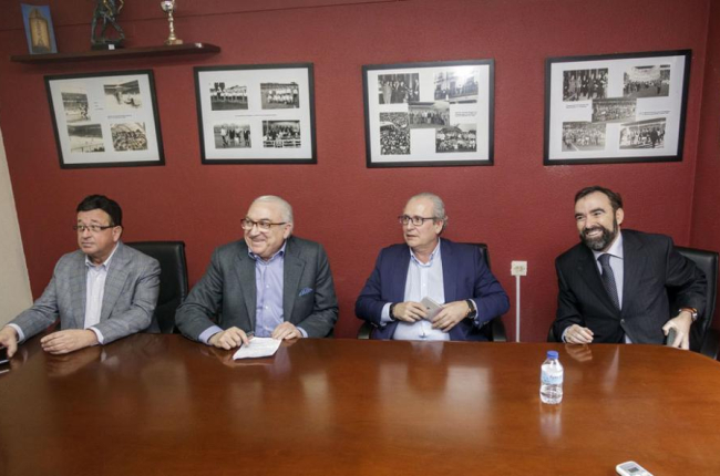 Santidrián, Antón, San Millán y Alonso ofrecieron ayer una rueda de prensa en las oficinas de El Plantío-Santi Otero