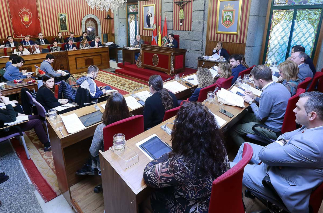PSOE y Ciudadanos certifican su alianza en el pleno municipal. / RAÚL G. OCHOA