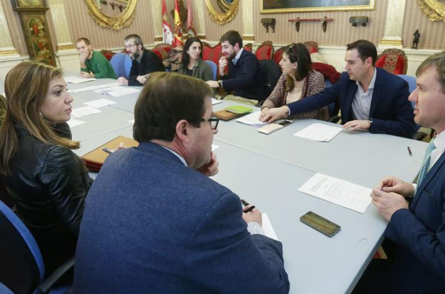 Los concejales de todos log grupos políticos son miembros del consejo de administración de la nueva Sociedad para la Promoción y el Desarrollo de Burgos.-RAÚL G. OCHOA