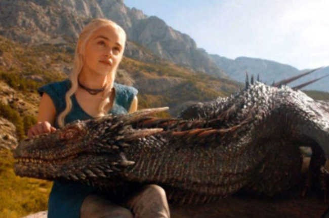 Emilia Clarke es la madre de dragones en Juego de tronos.-HBO