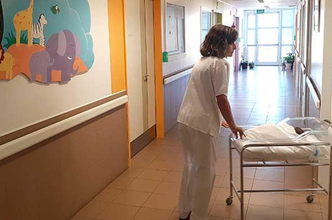 La unidad de Ginecología y Obstetricia de Aranda de Duero se ha quedado sin la mitad de la plantilla.-ECB
