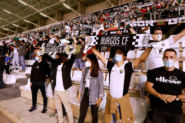 Aficionados del Burgos CF durante un partido. TOMÁS ALONSO