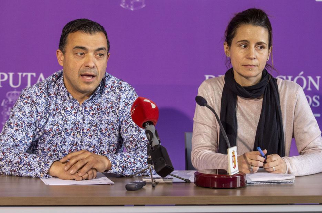 Juanjo Asensio y Eva de Ara avanzaron que la agrupación luchará por transformar la actual estructura de la Diputación.-S. O.