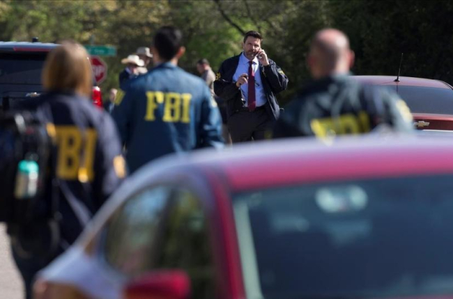 Agentes del FBI investigan el origen de la explosión del domingo 18 de marzo en Austin /-EFE