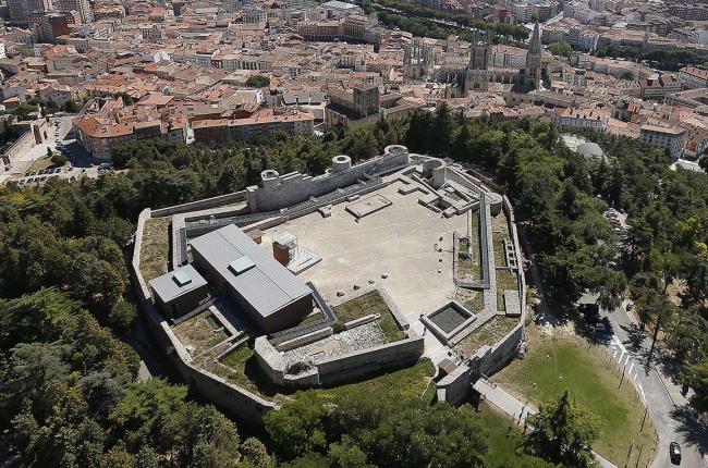 Vista aérea del Castillo de Burgos. RAÚL G. OCHOA