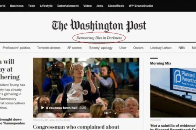 "La democracia muere en la oscuridad", el nuevo eslogan del 'Washington Post' en su versión en línea.-