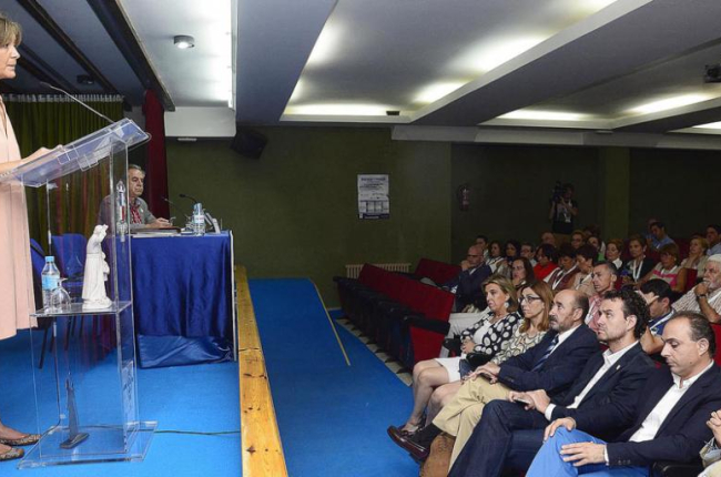 La ministra de Agricultura durante su intervención en el IV Curso Prensa y Poder: El futuro de España.-RICARDO ORDÓÑEZ (ICAL)