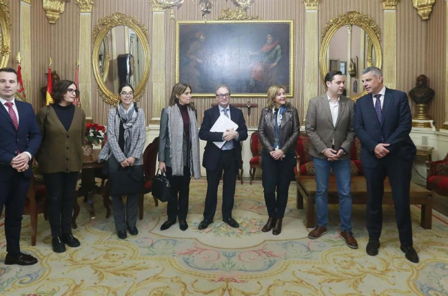 El alcalde de Burgos se reunió ayer con varios representantes de Fundación CaixaBanl en Burgos y Barcelona.-RAÚL G. OCHOA