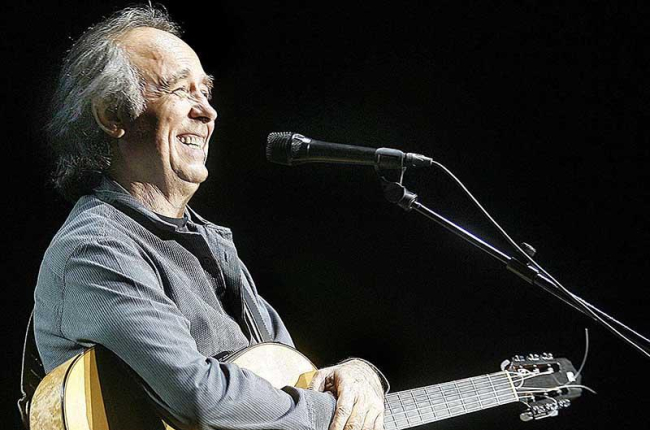 Joan Manuel Serrat vuelve a actuar a orillas del Arlanzón nueve años después de su anterior concierto, en junio de 2009.-Israel L. Murillo